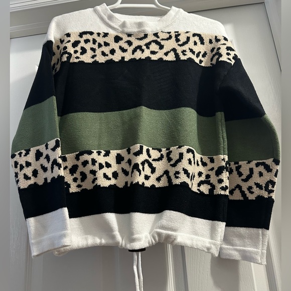 Women’s sweater size small - Picture 4 of 7